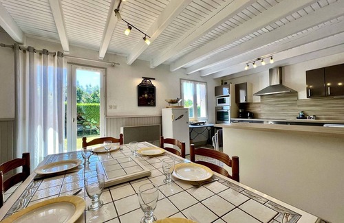 La Bree-les-Bains Casa | Casa con Encanto en La Brée-les-Bains, Cerca de la Playa y Servicios, Jardín y Terraza Soleada