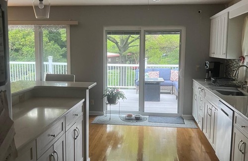 Iowa City Casa | Charming 3Br home in Manville Heights walking distance to hospital