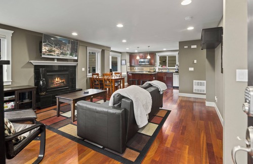 North Delridge Casa | Charming 3BR Townhome near DT Seattle W/ Balcony!
