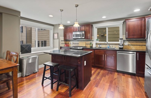 North Delridge Casa | Charming 3BR Townhome near DT Seattle W/ Balcony!