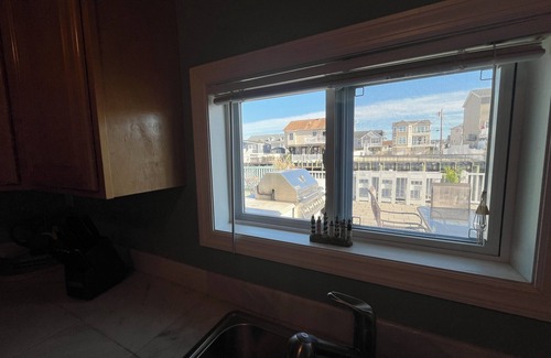 Beach Haven West Casa | Charming 4-bedroom lagoon house Down By the Bay near LBI