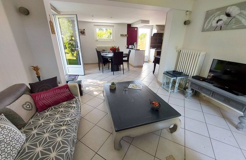 Courbeveille Cabaña | Casa rural con jardín cerca de Laval, 4 habitaciones, 3 baños, ideal para familias y profesionales