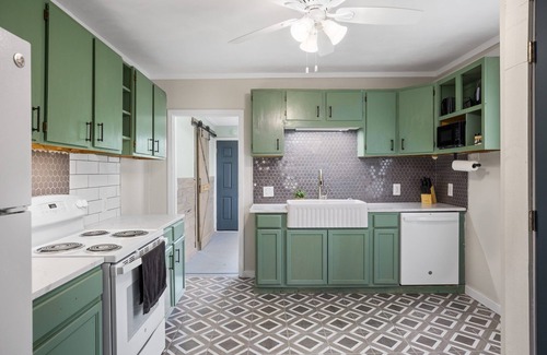 Mountain City Otro | Charming 4 bedroom farmhouse with large backyard