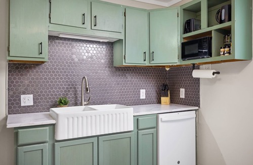 Mountain City Otro | Charming 4 bedroom farmhouse with large backyard