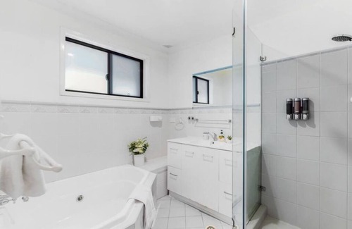 Castle Hill Casa | Charming 4-bedroom house with AC, WiFi in tranquil Castle Hill