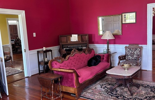 Ruffin Otro | Charming 4-bedroom farmhouse with WiFi, AC in brilliant Locust Hill