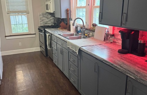 Washington Casa | Charming 4 Bedroom, Fire Pit, Outdoor Projector, Heated Pool, Close to Downtown