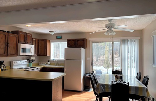 Higgins Lake Casa | Charming 4-bedroom house in welcoming Roscommon with WiFi, AC