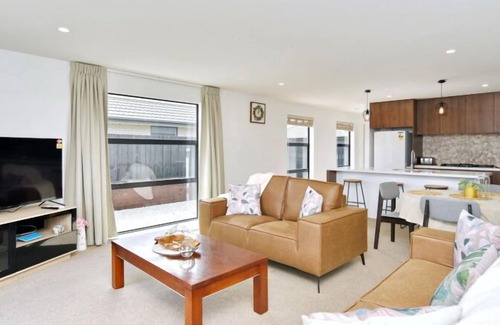 Christchurch Apartamento | Charming 4-bedroom home located near Christchurch International Airport.