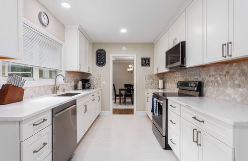 High Point Casa | Charming 4-Bedroom Retreat House