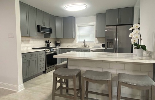 Kenner - Louis Armstrong International Airport Casa | Charming 4 bedroom super clean and safe in Metairie newly remodeled WiFi & AC