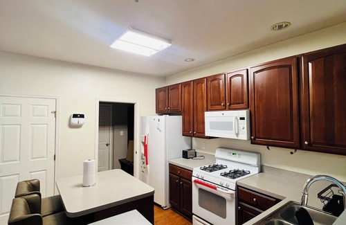 Odenton Casa | Charming 4-bedroom townhome with WiFi and AC in lovely Odenton.