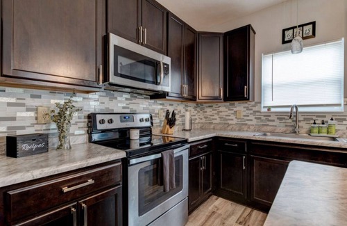 Camby Casa | Charming 4-bedroom house with AC and WiFi in lovely Indianapolis