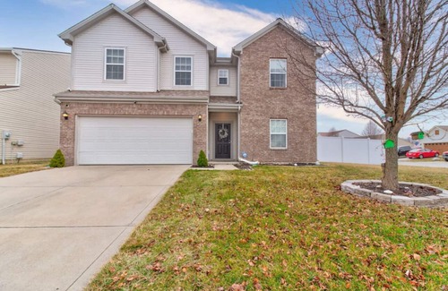 Camby Casa | Charming 4-bedroom house with AC and WiFi in lovely Indianapolis