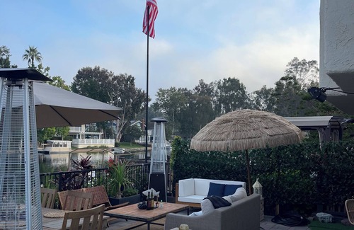 Lake Forest Casa | Charming 4-bedroom house On the Lake with Boat and deck