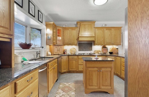 Piney Flats Casa | Charming 4 Bedroom House on the Lake in Piney Flats