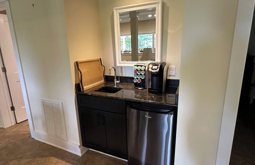 Charlottesville Casa | Charming 4 BR, 4 BA on Mechums River 15 Minutes to Charlottesville