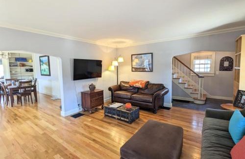 Bloomington Casa | Charming 4 BR W Hot Tub 3 Kings Walk to Downtown