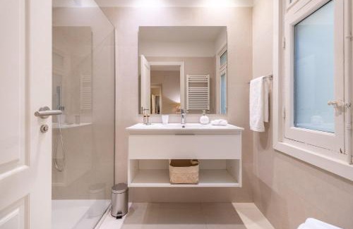 Milla de Oro Apartamento | Charming 4-Person Apartment in Exclusive Barrio Salamanca Castello II