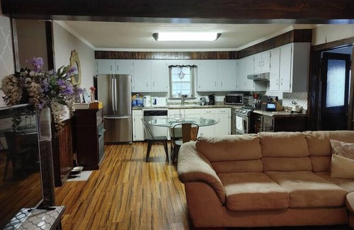 Moreauville Casa | Charming 40s Cottage Country Home 3 BR 2 BA + Pets