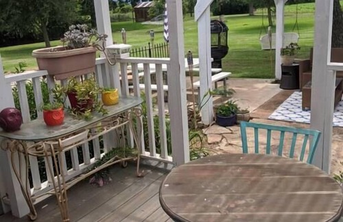 Moreauville Casa | Charming 40s Cottage Country Home 3 BR 2 BA + Pets