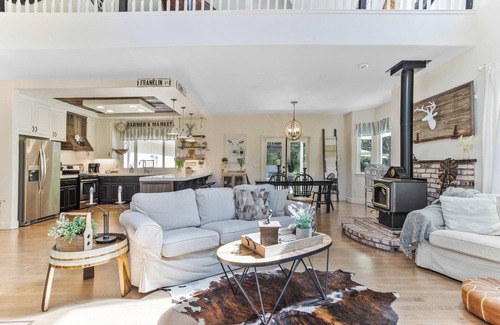 Kenwood Casa | Charming 4BR Wine Country Getaway w/ Spa & Firepit