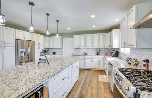 Cadillac Casa | Charming 5-bedroom Cadillac Retreat W/ Private Hot Tub Shared Basketball Court