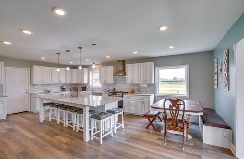 Cadillac Casa | Charming 5-bedroom Cadillac Retreat W/ Private Hot Tub Shared Basketball Court