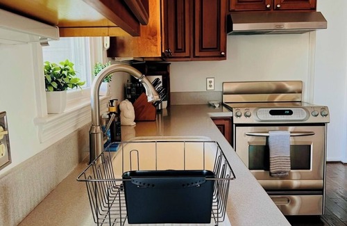 Aldie Otro | Charming 5-bedroom farmhouse with game&hot tub in Aldie