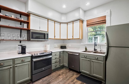 West Washington Casa | Charming 5-BR, 8 mins to ND, in Museum District