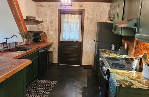 Marble Falls Chalet De Esquí | Charming A frame Chalet w/ hot tub in Marble Falls