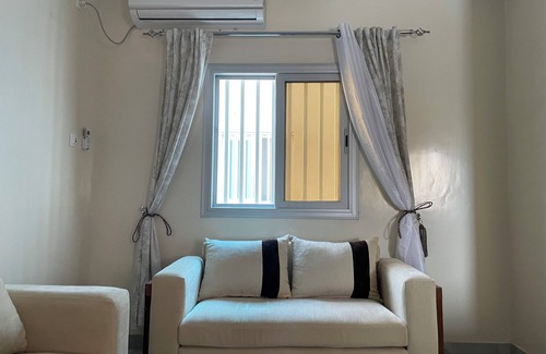 Dakar-Plateau Apartamento | Charming Air-Conditioned 3-Bedroom, Near Les Mamelles Ouakam