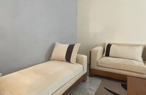 Dakar-Plateau Apartamento | Charming Air-Conditioned 3-Bedroom, Near Les Mamelles Ouakam