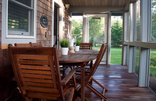 Edgartown Cabaña | Encantadora y acogedora cabaña Chappy: ¡lo mejor de la vida en la playa interior y exterior!
