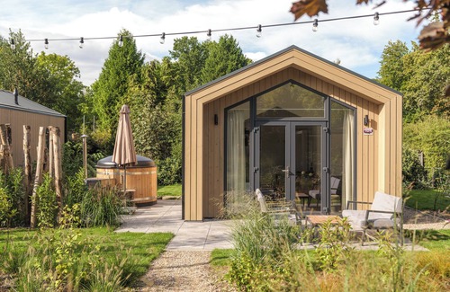 Loenen Casa | Charming and luxurious accommodation with a private hot tub on the beautiful Veluwe.