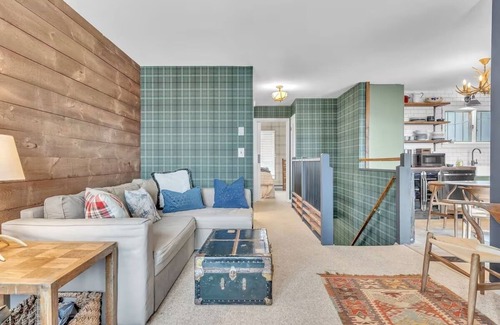 Warren Condominio | Charming and Renovated 2BR/2BA Condo in Sugarbush VT