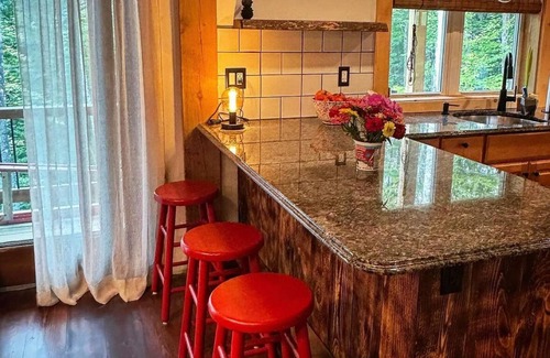 Townshend Casa | Charming and secluded 3-bedroom house in beautiful Townshend, Vermont with WiFi