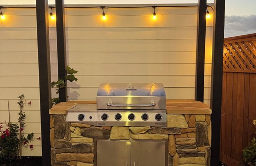 Pittsburg Casa | Charming and Spacious 4-bedroom house in Pittsburg with AC