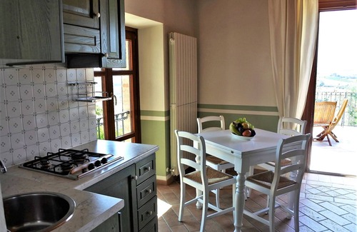 Acquaviva Picena Apartamento | Encantador apartamento en una ubicación fantástica en la ladera y cerca del mar