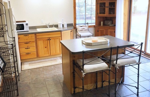 Saratoga Springs Casa | Charming Apartment - Lake Access & Minutes to Saratoga Racetrack and Downtown