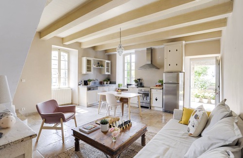 Eygalieres Apartamento | Encantador apartamento en casa de pueblo en el corazón de Eygalieres