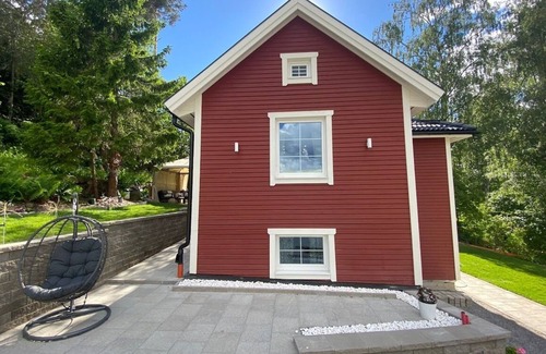 Sollentuna Casa | Charming apartment in a red house in Stockholm. Free parking