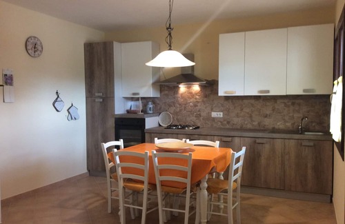 Villaputzu Apartamento | Encantador apartamento en la ladera de la montaña cerca del mar