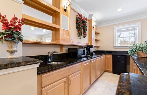 Chantilly Apartamento | Charming Apartment Suite, 2 BDR, 1 BATH, Location!