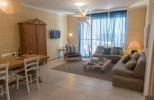 Xaghra Apartamento | Charming Apartment with Large Terrace and Sea Views