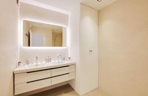 Suresnes Apartamento | Charming Apt with AC & balcony