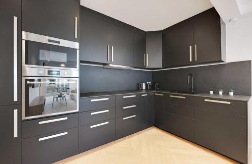 Suresnes Apartamento | Charming Apt with AC & balcony