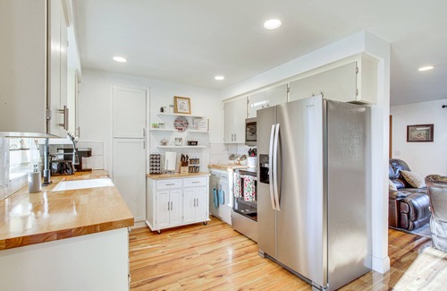 Arlington Casa | Charming Arlington Home w/ Hot Tub & Fenced Yard!