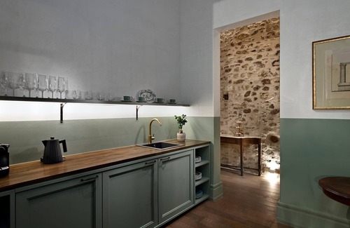 Monastiraki Villa | Charming Athens Apartment | 1 Bedroom Suite | Apartment Grandeeney | Athinaidos