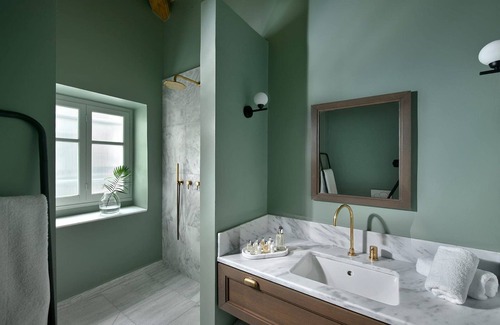 Monastiraki Villa | Charming Athens Apartment | 1 Bedroom Suite | Apartment Grandeeney | Athinaidos